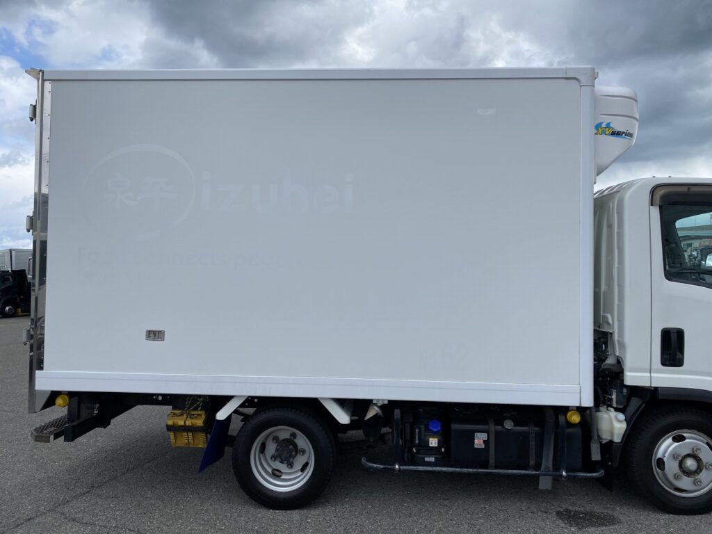激レア　英語版　　isuzu track 輸出　カタログ IMG_8250 | いすゞ自動車近畿株式会社