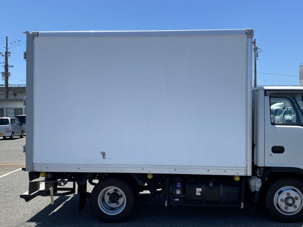 激レア　英語版　　isuzu track 輸出　カタログ 激レア 英語版 isuzu track 輸出 カタログ（ISUZU – SK Japan